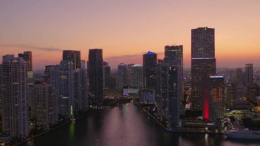 Güzel Brickell Miami 4k 60p alacakaranlık antenleri