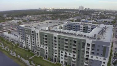 Hava video Lazul North Miami Beach konut daire