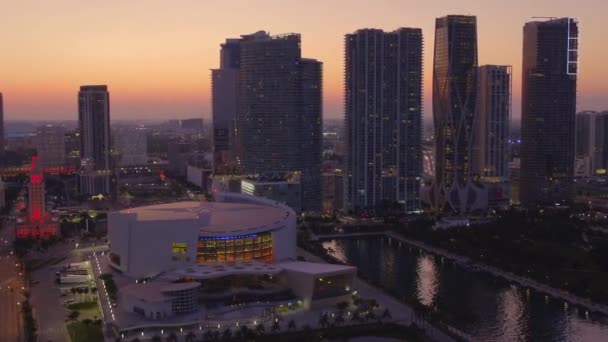 Foto Aerea Crepuscolare Dell American Airlines Arena Downtown Miami 60P — Video Stock