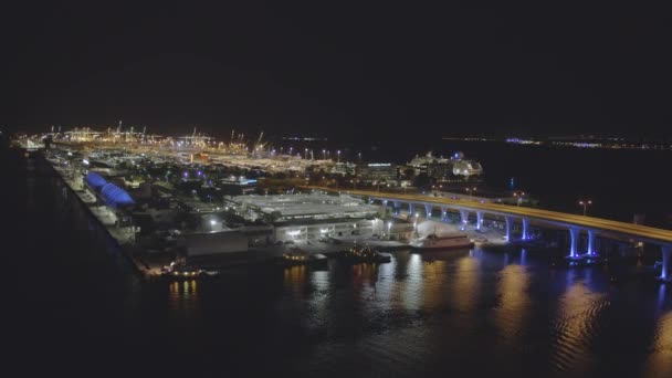 Εναέρια Νυχτερινή Ταινία Λιμάνι Του Μαϊάμι Προσέγγιση — Αρχείο Βίντεο