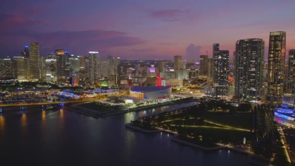 Cidade Crepúsculo Aéreo Downtown Miami Belo Céu Colorido — Vídeo de Stock