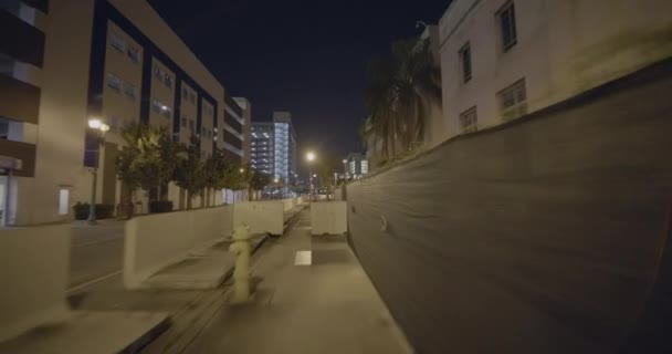 夜のマイアミのダウンタウンの地上モーション映像 — ストック動画