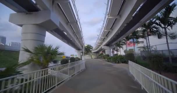 Motion Video Museum Park Metromover Station Miami Florida 60P — Stock Video