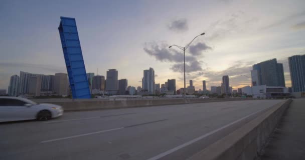 Placas Condução Vista Lateral Downtown Miami Partir Port Boulevard Bridge — Vídeo de Stock