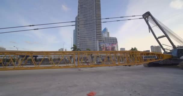 Inspeção Vídeo Movimento Guindaste Construção Industrial Downtown Miami 60P — Vídeo de Stock