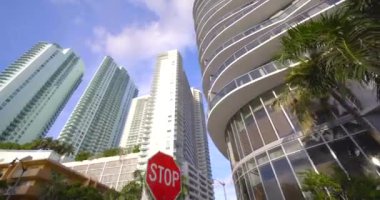 Edgewater Downtown Miami Fl gökdelenlerin düşük açı yukarı görünümü