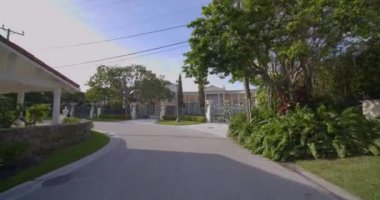 Güvenlik kapıları 4k 60p hareket video ile Lüks Miami konak