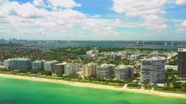 バルハーバーマイアミビーチの空中素敵な映像フロリダの夏の色 — ストック動画