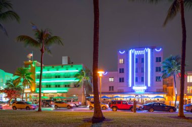 Miami Beach Ocean Drive'deki jenerik art deco otelleri