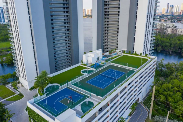 Foto del dron aéreo The Harbour Condominium North Miami Beach FL — Foto de Stock