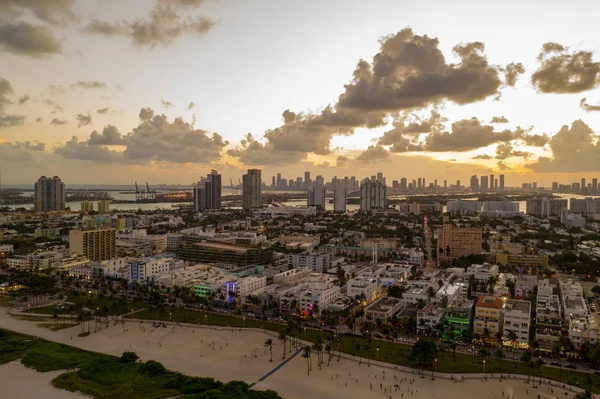 Toerisme Miami Beach Ocean Drive luchtfoto drone Photo met Moody SK — Stockfoto