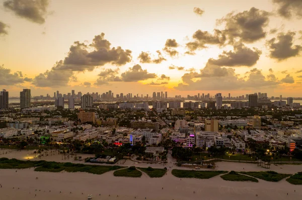 Foto del crepúsculo aéreo Miami Beach Ocean Drive — Foto de Stock