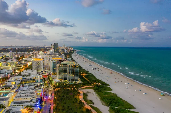 Miami Beach Ocean Drive frente a vista norte de Ocean y condomini —  Fotos de Stock