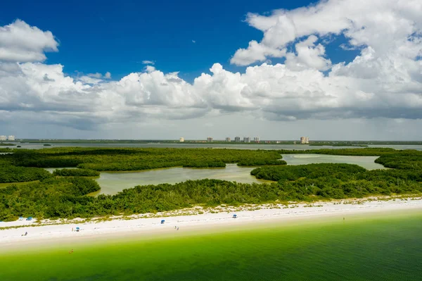 Luchtfoto van de liefhebbers van de sleutel Napels Beach FL — Stockfoto