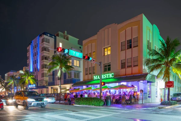 Majestic Hotel Miami Beach Ocean Drive noite foto — Fotografia de Stock