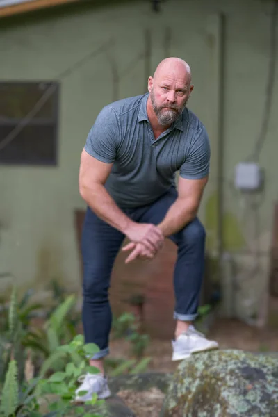 Imagem de um belo americano careca e barba. Tiros. — Fotografia de Stock