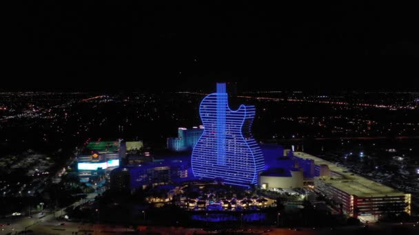 Hotel Forma Guitarra Seminole Hard Rock Arquitectura Moderna Con Luces — Vídeos de Stock