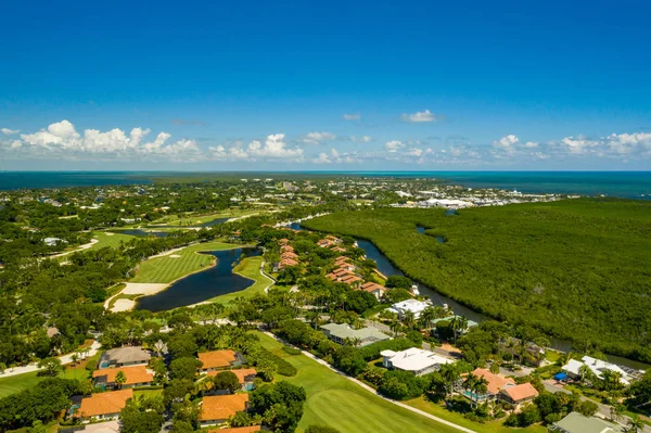 Hava aracı fotoğrafı Okyanus Resifi Kulübü Key Largo Florida lüks bir yer. 