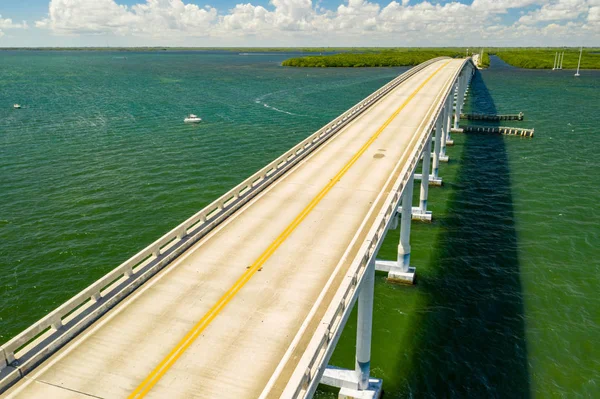 Foto aérea de la tarjeta de peaje del Condado de Monroe Sound Road a — Foto de Stock