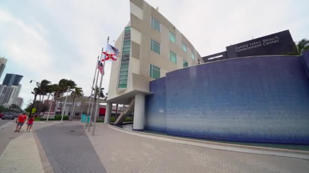 Vídeo Movimento Solo Sunny Isles Beach Government Center Edifício Gimbal — Vídeo de Stock