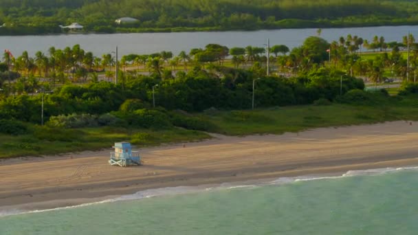 Aerial Tracking Shot Lifeguard Tower Beach — Stock Video