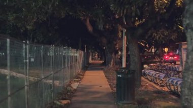 Gece görüntülerinde kaldırımı daralt