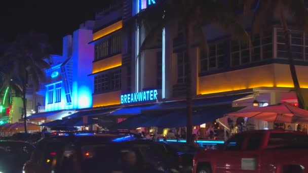 Ночная Сцена Miami Beach Ocean Drive Стабилизированной Камерой — стоковое видео