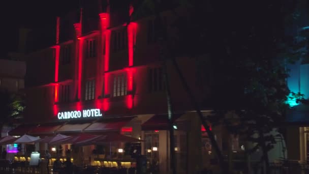 Bewegung Video Cardozo Hotel Miami Beach Ocean Drive Night Red — Stockvideo