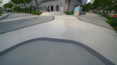 Yukarı kaldır ve Fort Lauderdale otoparkını göster.