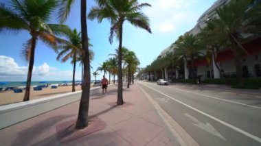 Fort Lauderdale Beach Florida Bulvarı 'nın yayalar arası görüntüsü.