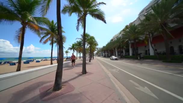 Fotgängare Pov Rörelse Gimbal Film Fort Lauderdale Beach Florida Boulevard — Stockvideo