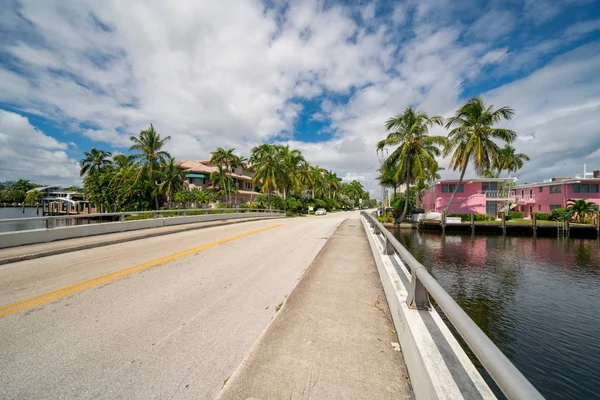 Γέφυρα προς κατοικημένη γειτονιά στο Fort Lauderdale Fl — Φωτογραφία Αρχείου