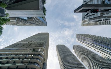 Yukarı görüşlü modern mimari Brickell Miami Fl