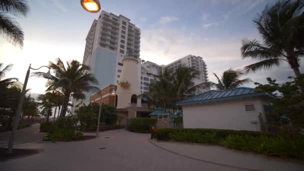 Motion Video Närmar Margaritaville Hollywood Beach Resort — Stockvideo