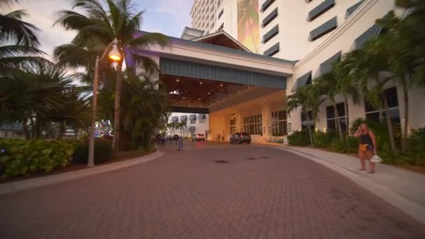 Llegada Margaritaville Hollywood Beach Resort Valet Rampa Placas Conducción — Vídeo de stock