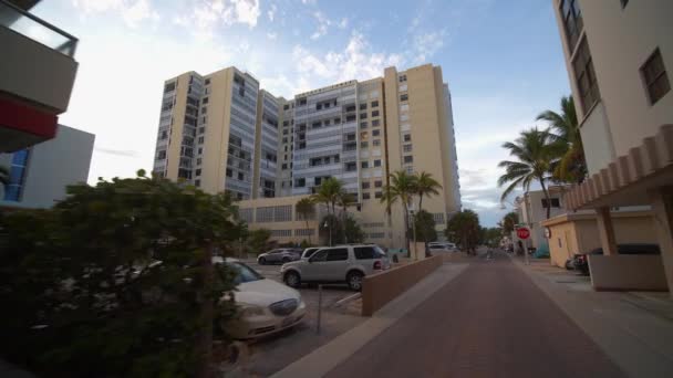 クリスタルタワーマンションハリウッドビーチフロリダはジンバル安定した動きカメラ4Kで撮影 — ストック動画