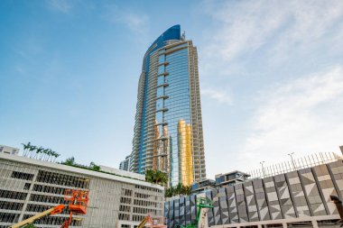 Geniş açılı fotoğraf: Paramount Miami Worldcenter kulesi ve inşaat alanı