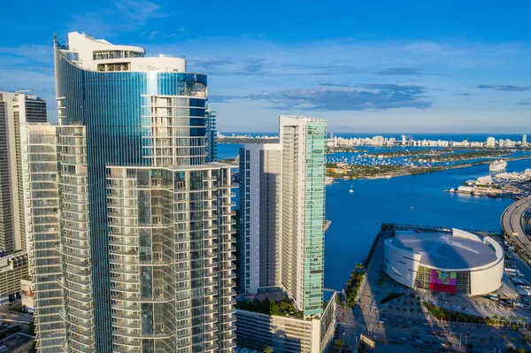 Letecký snímek nedávno dokončené věže Paramount Miami Worldcenter — Stock fotografie