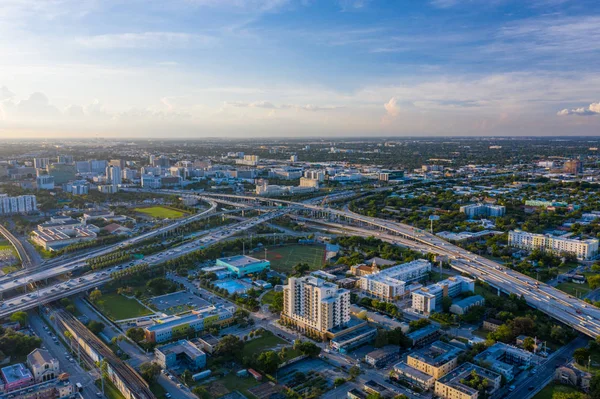 空中写真高速道路交換｜マイアミ・フロリダ・アメリカ — ストック写真