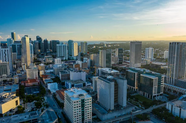 Hermosa foto aérea del centro de Miami al atardecer — Foto de Stock