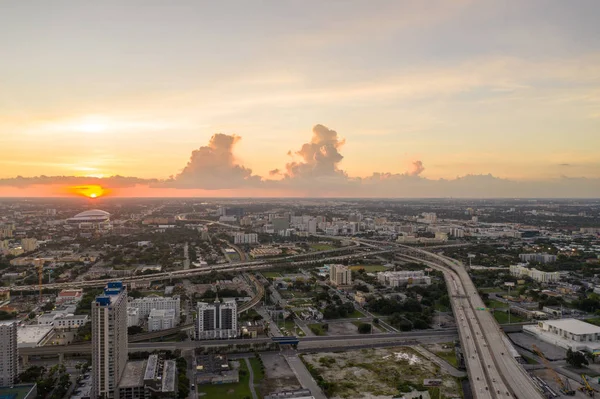 Foto aérea puesta de sol oeste Miami Florida EE.UU. — Foto de Stock
