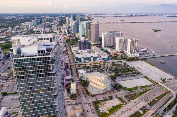 Vue aérienne du centre-ville de Miami et de la baie de Biscayne — Photo