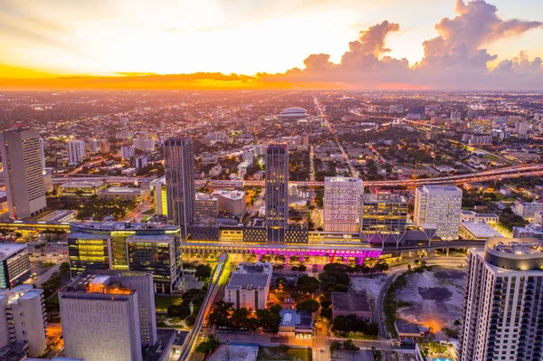 Belo pôr do sol Downtown Miami drone aéreo foto — Fotografia de Stock