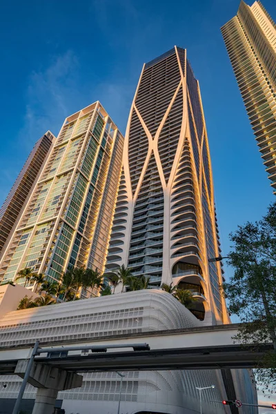 Удивительное здание Miami One Thousand Museum highrise apartment building — стоковое фото