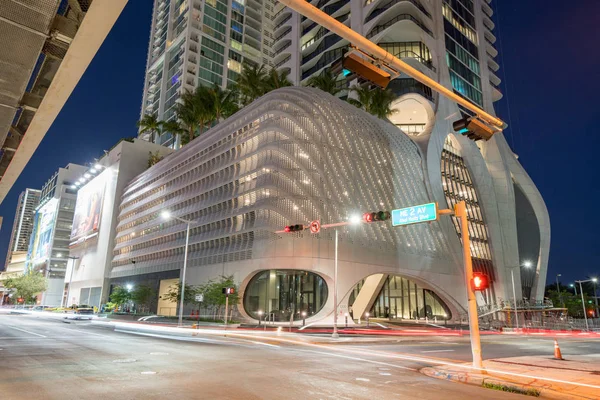 Úžasná budova Miami One Thousand Museum highrise byt bu — Stock fotografie