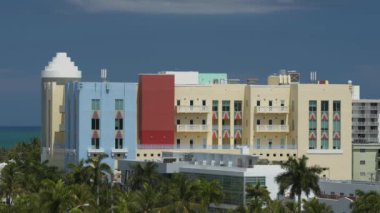 Miami Beach FL 'in ünlü mimarisi Blackmagic 6k braw kamera ile çekilmiştir.