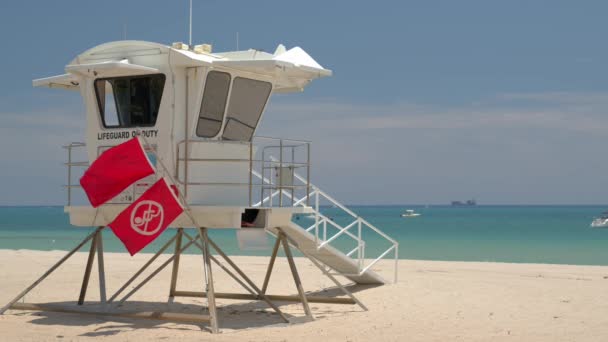 Fort Lauderdale Beach Lifeguard Tower 마법의 발톱에 맞았다 — 비디오