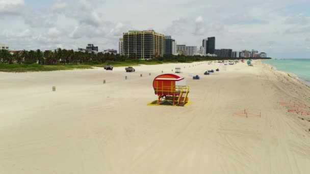 Miami Beach Vízimentő Torony Nincs Ember Homokon Coronavirus Covid Leállt — Stock videók