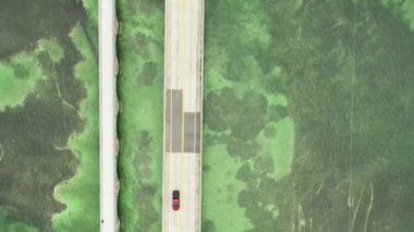 Hava kuvvetleri Florida Keys 'i vurdu. Deniz aşırı otobanda 7 mil köprü.