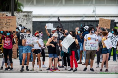 Miami, FL, ABD - 6 Haziran 2020: George Floys polis şiddetiyle öldü Miami FL USA 'de Siyahların Yaşamı Önemlidir protestosu
